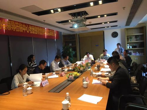 重庆成长工厂运营总监潘强引领高科技产品展览，深度解读教育信息咨询新生态